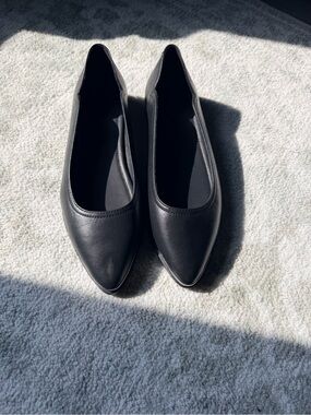 Tecovas The Misty Black Pointed-Toe Leather Flats